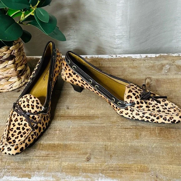 Eddie Bauer leopard print faux fur kitten heel leather pointy toed shoes w bow - Picture 11 of 15
